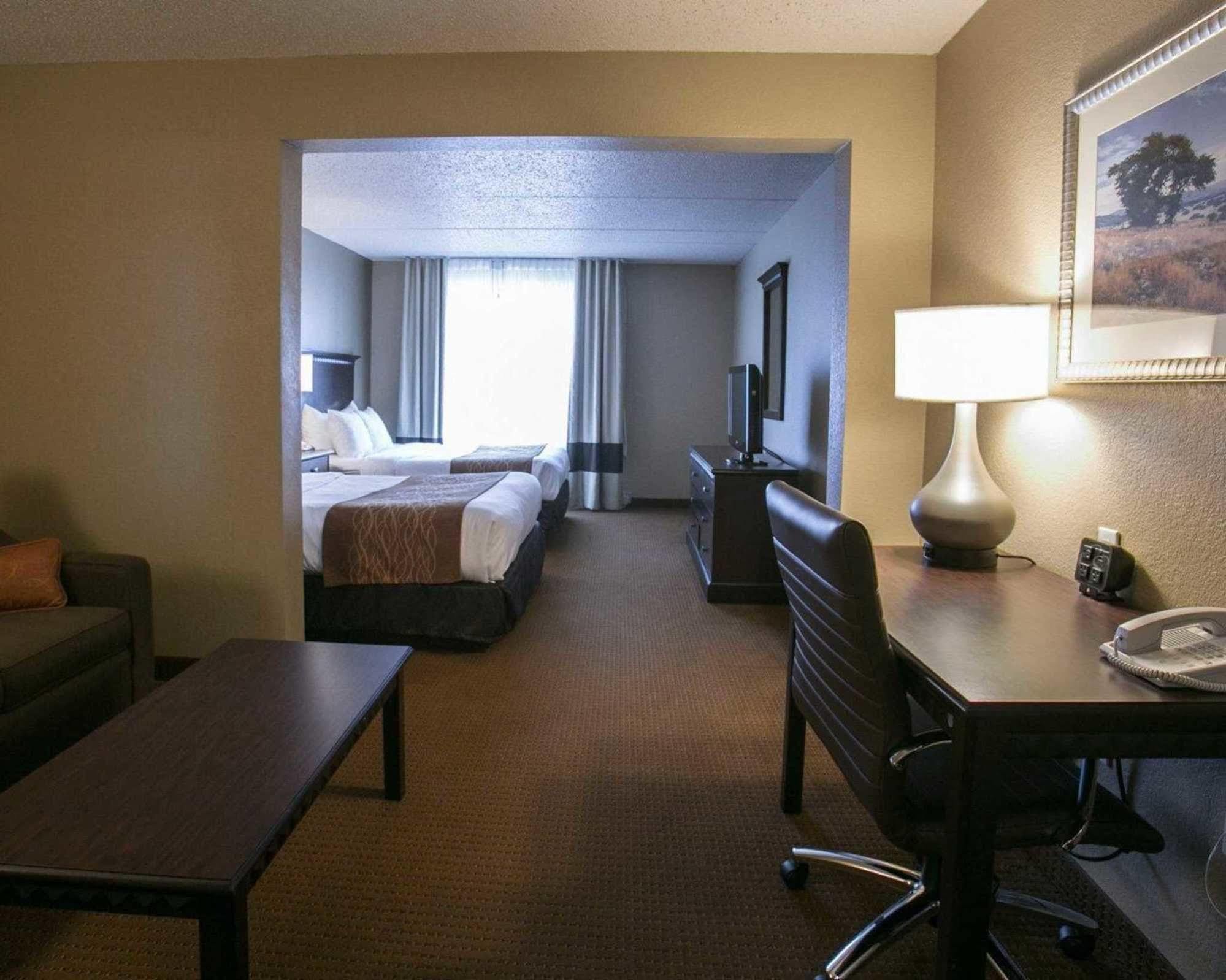 Comfort Suites Austin Airport Dış mekan fotoğraf